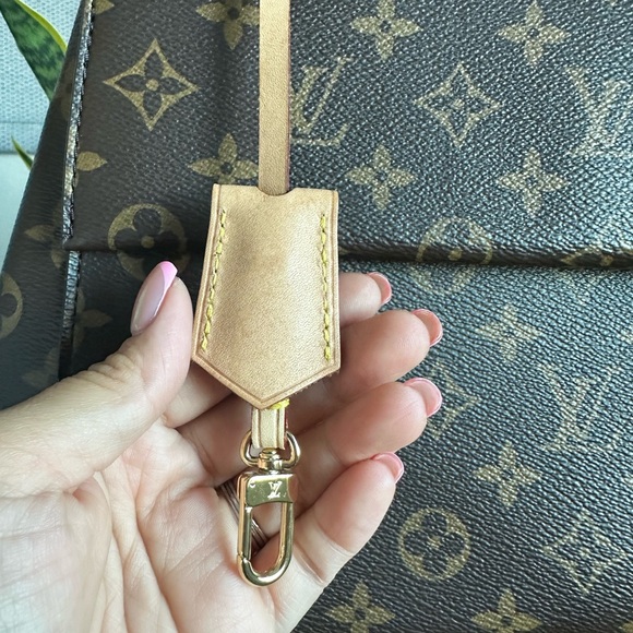 Louis Vuitton Cluny MM Blue Glacial - Picture 3 of 16